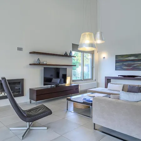 Phillyrea Luxury Villa *