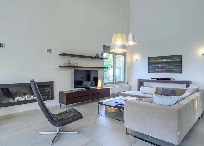 Phillyrea Luxury Villa *