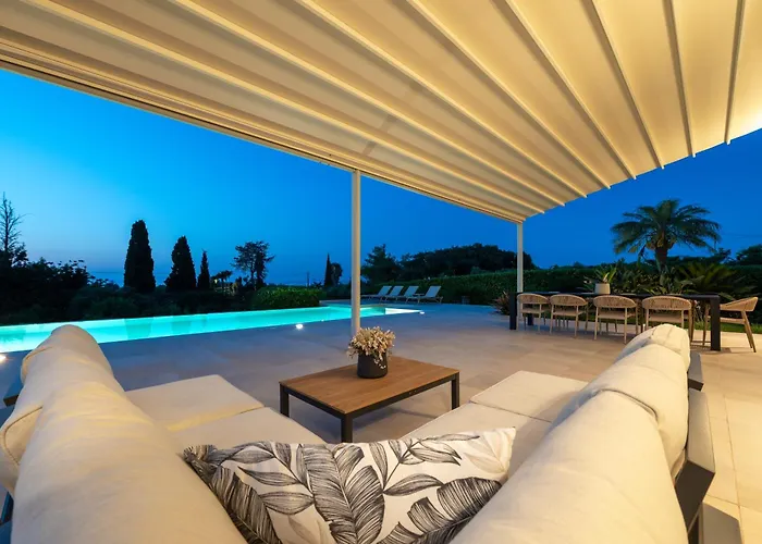 Phillyrea Luxury Villa *